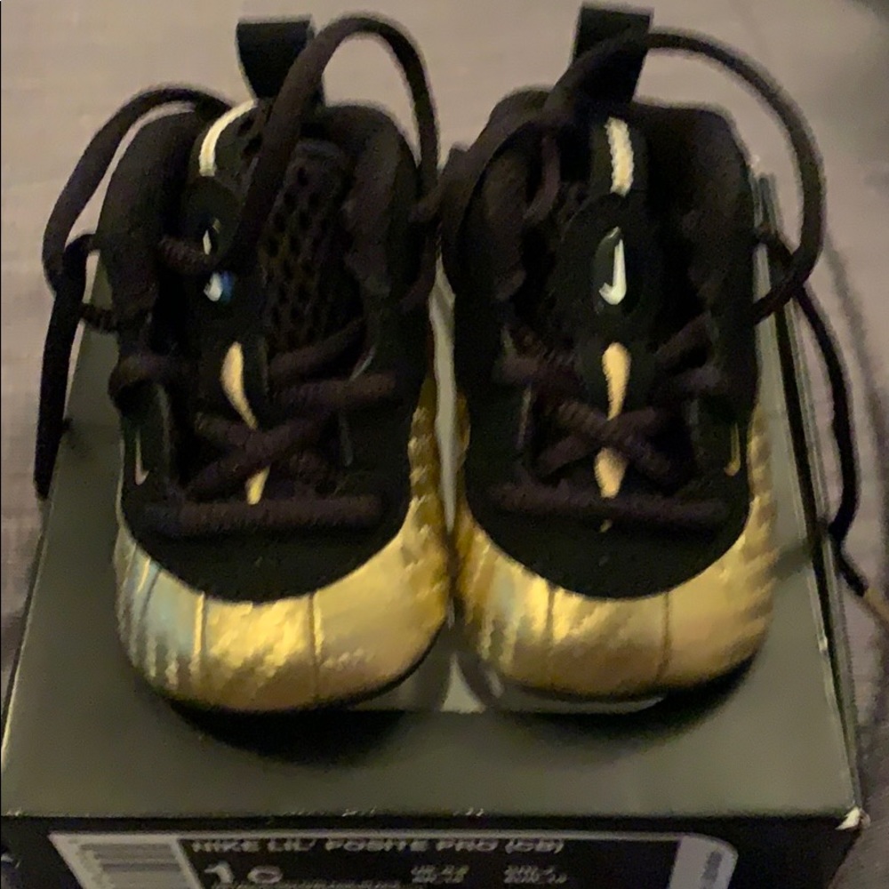 Infant foam posits
